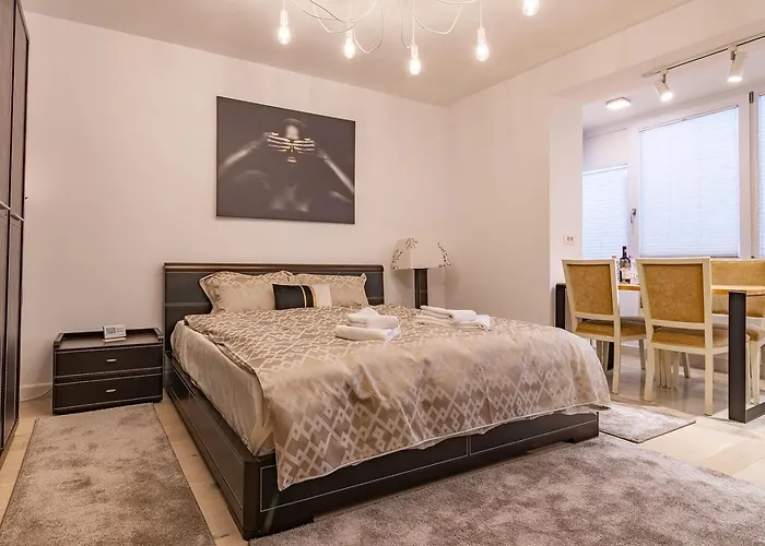 New Central Luxury Studio Near Afi Mall And Old Town By Mm Host